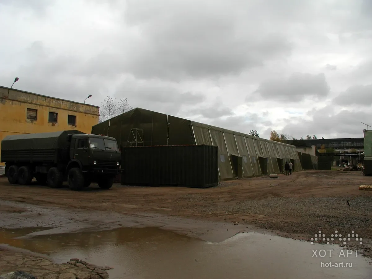Ряд тентовых ангаров на территории ФГУП «61-й БТРЗ»
